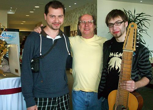     
: With Adrian Belew.jpg
: 870
:	522.6 
ID:	65049