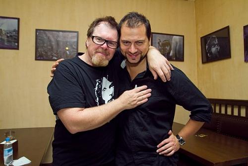     
: With Pat Mastelotto.jpg
: 879
:	46.3 
ID:	65052